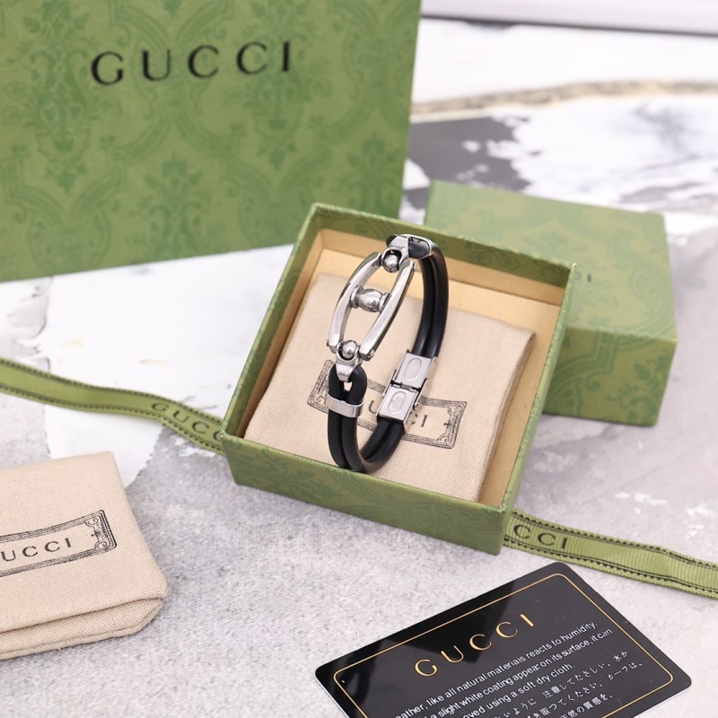 G*u*i bracelets